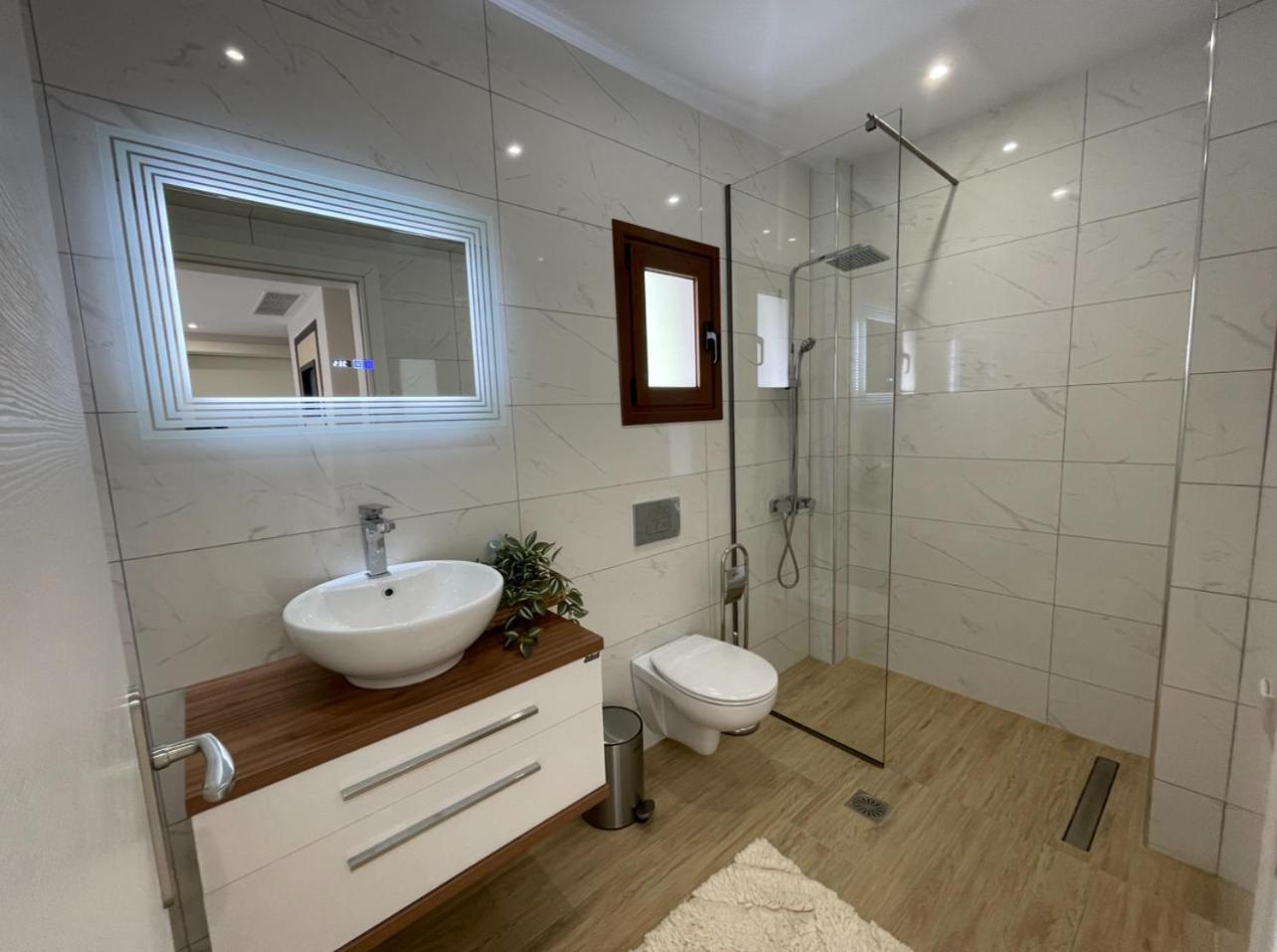 לוטראקי Agora Luxury Villa I מראה חיצוני תמונה