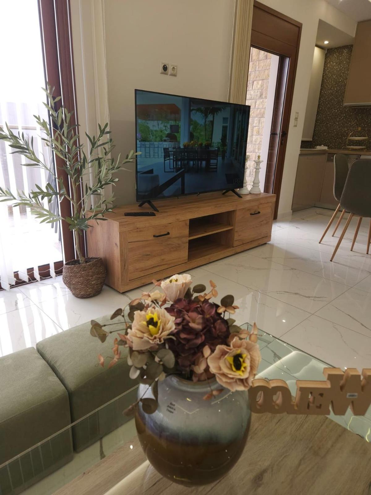 לוטראקי Agora Luxury Villa I מראה חיצוני תמונה