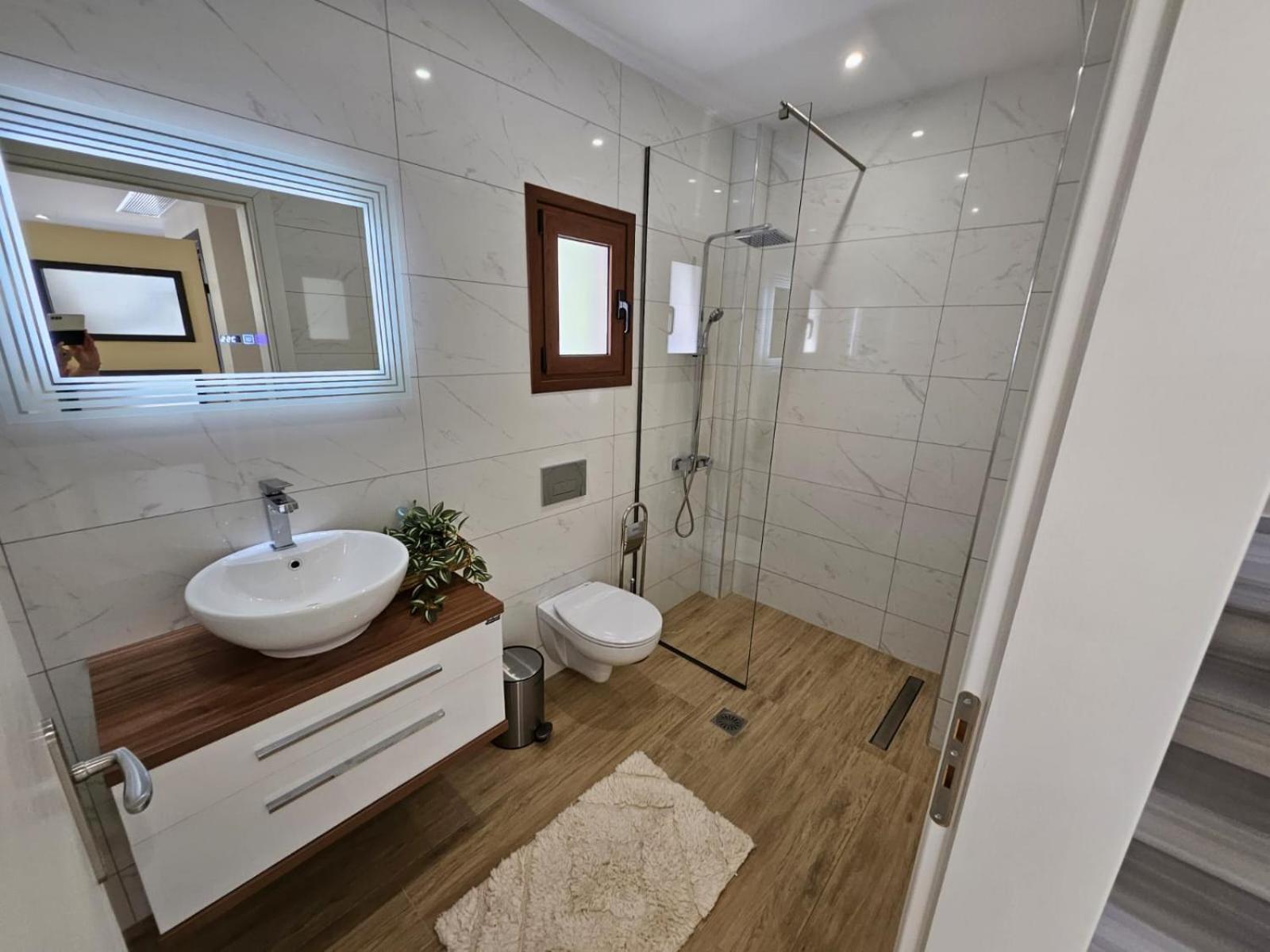 לוטראקי Agora Luxury Villa I מראה חיצוני תמונה
